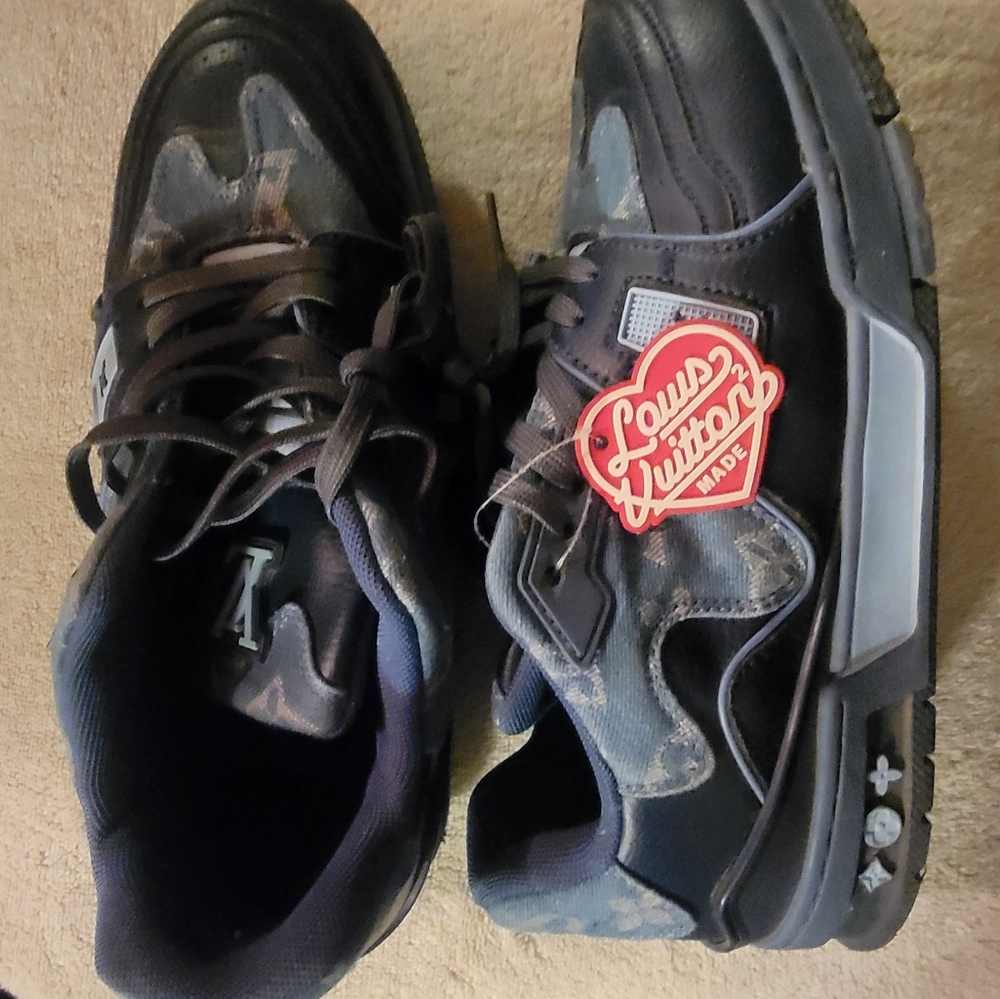 Original price $1k Louis Vuitton blue tennis shoes size 8.5 mens